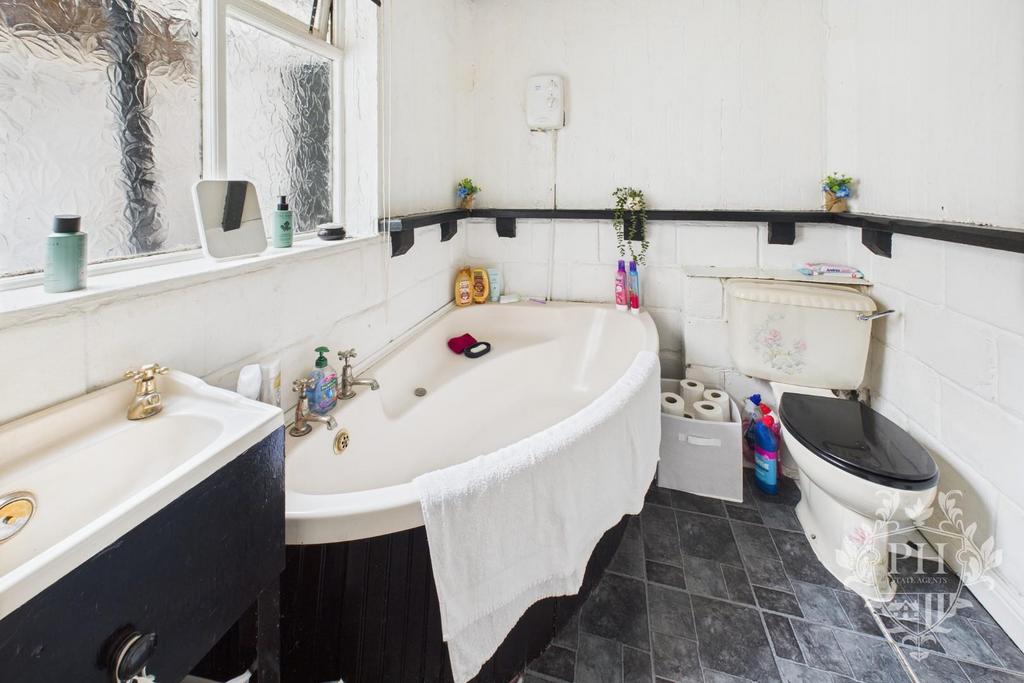 CAM02002 G0-PR0161-STILL009.jpg