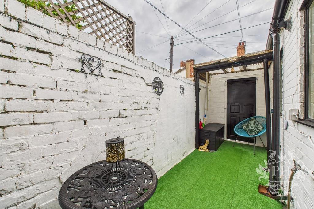 CAM02002 G0-PR0161-STILL010.jpg