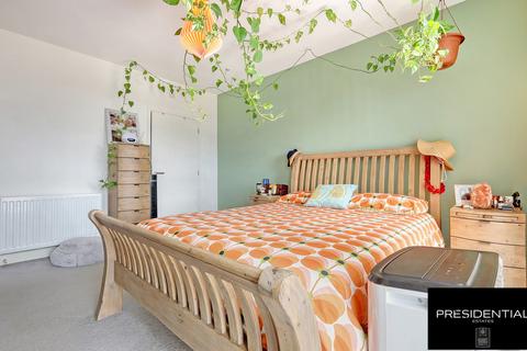 2 bedroom apartment for sale, Highams Park E4