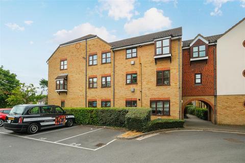 2 bedroom flat to rent, Lea Court, The Ridgeway, North Chingford