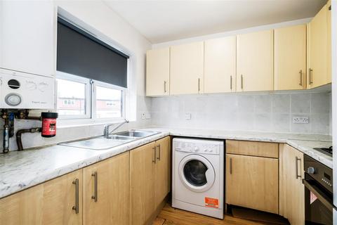 2 bedroom flat to rent, Lea Court, The Ridgeway, North Chingford