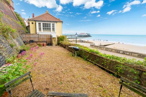 undefined, Promenade, Cromer, NR27