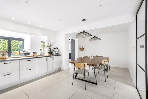 7 Balcombe Gardens, Horley, RH6 9BY