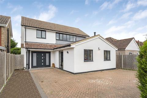 7 Balcombe Gardens, Horley, RH6 9BY
