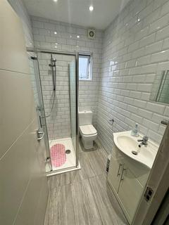 1 bedroom in a house share to rent, Effingham Road, London N8
