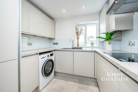 2 bedroom flat to rent, The Avenue, Hatch End, Pinner, HA5