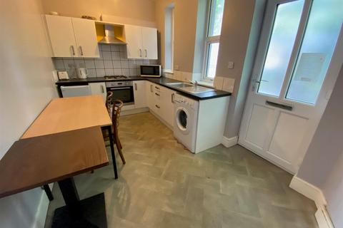 3 bedroom end of terrace house for sale, Willow Lane, Birkby, Huddersfield