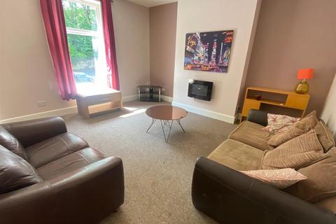 3 bedroom end of terrace house for sale, Willow Lane, Birkby, Huddersfield
