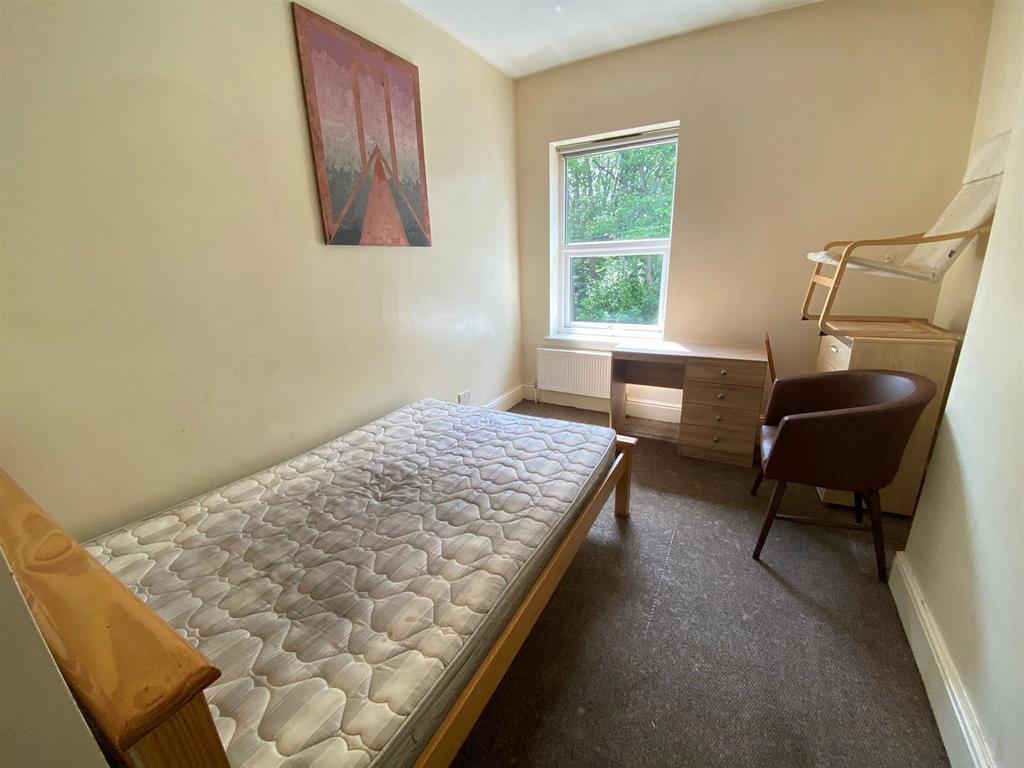 Bed 1.jpg