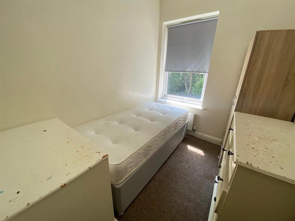Bed 3.jpg