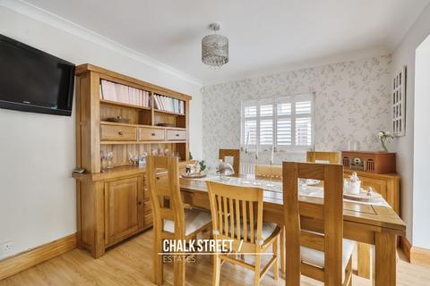 27 Alexandra Road, Rainham, RM13 7AA