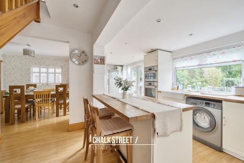 27 Alexandra Road, Rainham, RM13 7AA