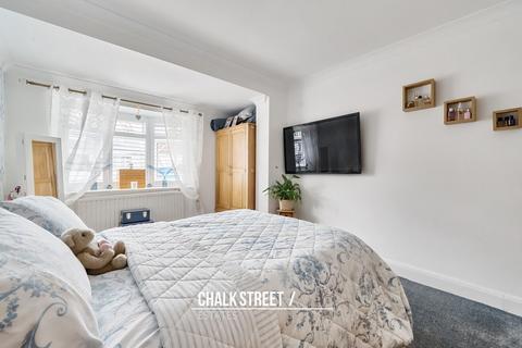 27 Alexandra Road, Rainham, RM13 7AA