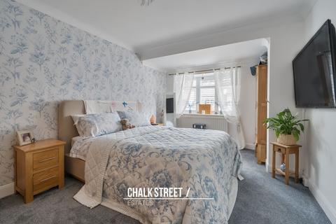 27 Alexandra Road, Rainham, RM13 7AA