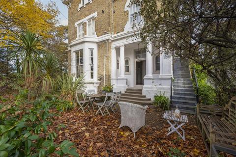 3 bedroom apartment for sale, Lansdowne Court, Lansdowne Road, Wimbledon, SW20