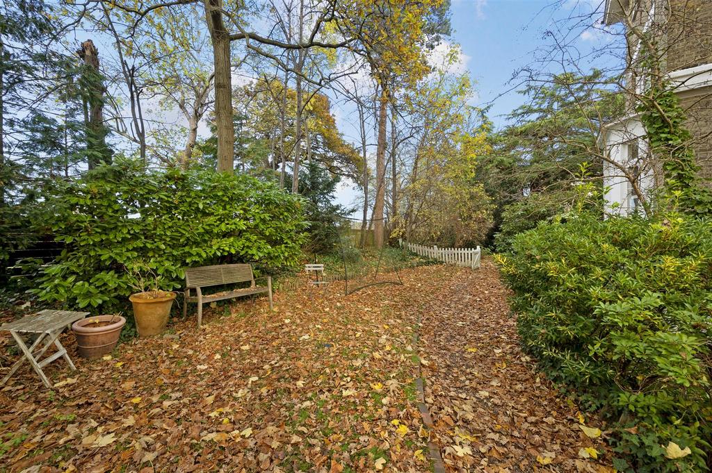 Flat 3 Lansdowne Court,2.jpg