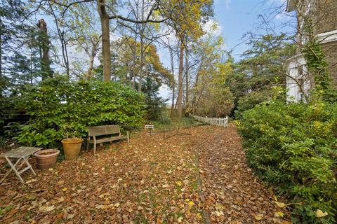 3 bedroom apartment for sale, Lansdowne Court, Lansdowne Road, Wimbledon, SW20