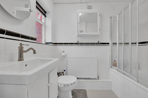33b Meadow Road, Bromley, BR2 0DX