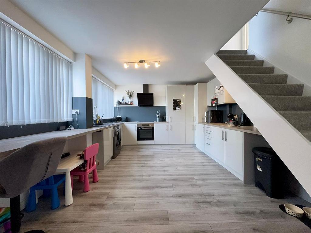 Kitchen (2).jpg