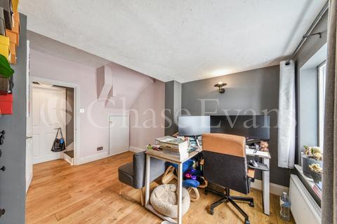 99 Hesperus Crescent, Isle Of Dogs, London, E14 3AB