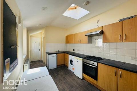 5 bedroom end of terrace house to rent, Avondale Street, LINCOLN