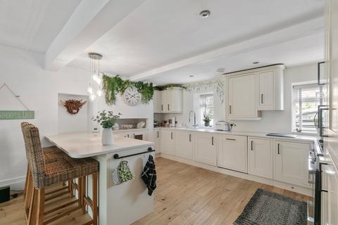 3 bedroom terraced house for sale, Park Road, Guiseley, Leeds, West Yorkshire, LS20