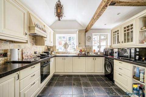 3 bedroom end of terrace house for sale, The Square, Guildford GU5