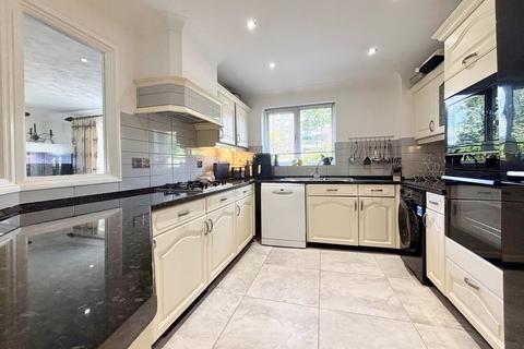 2 bedroom flat for sale, Court Downs Road, Beckenham, BR3