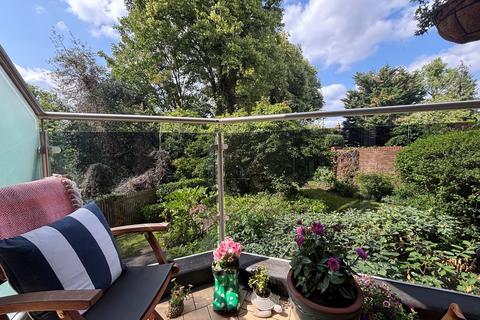 2 bedroom flat for sale, Court Downs Road, Beckenham, BR3