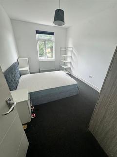 1 bedroom in a house share to rent, Effingham Road, London N8