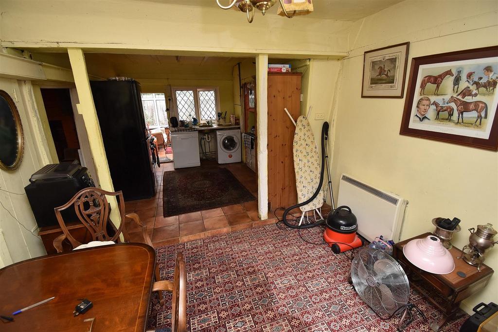 Kitchen2.JPG