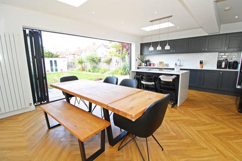 37 Beck Way, Beckenham, BR3 3JX