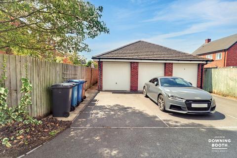 3 bedroom end of terrace house for sale, Williams Avenue, Lichfield WS13