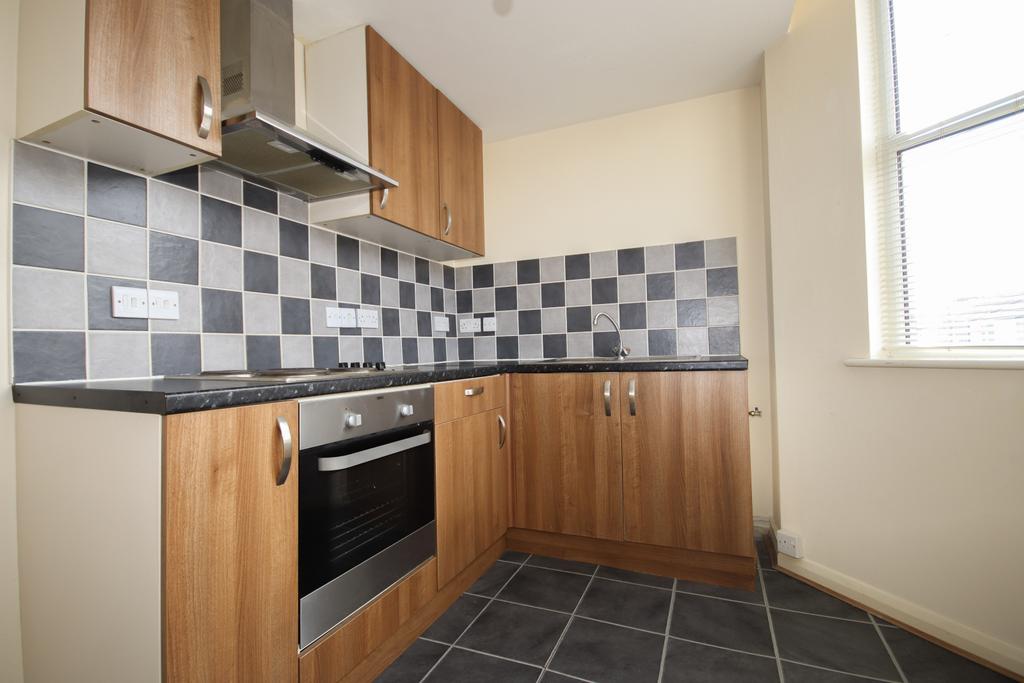 Modern one bedroom apartment, under 1 mile to she