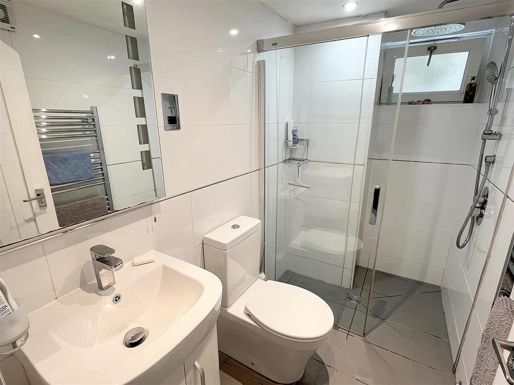Shower Room.jpg