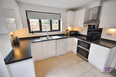 3 bedroom detached house for sale, Castle Green, Kingswood WA5