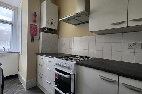 2 bedroom flat to rent, Ilford Lane, Ilford