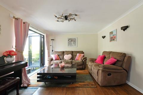 8 Dore Hall Croft, Sheffield, S17 3HD