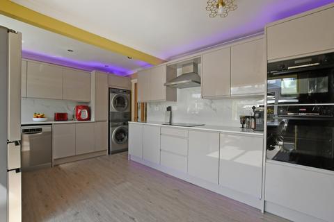 8 Dore Hall Croft, Sheffield, S17 3HD
