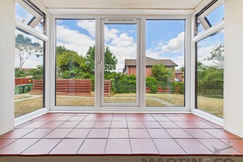 8 Broadlake Close, London Colney, St Albans, AL2 1NS