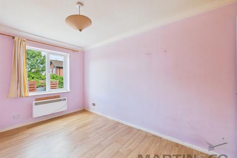 8 Broadlake Close, London Colney, St Albans, AL2 1NS