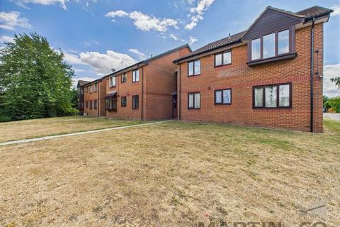 8 Broadlake Close, London Colney, St Albans, AL2 1NS