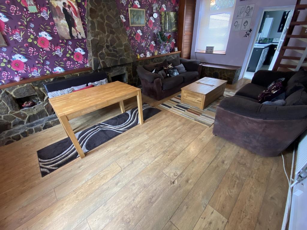 Lounge/Dining Room