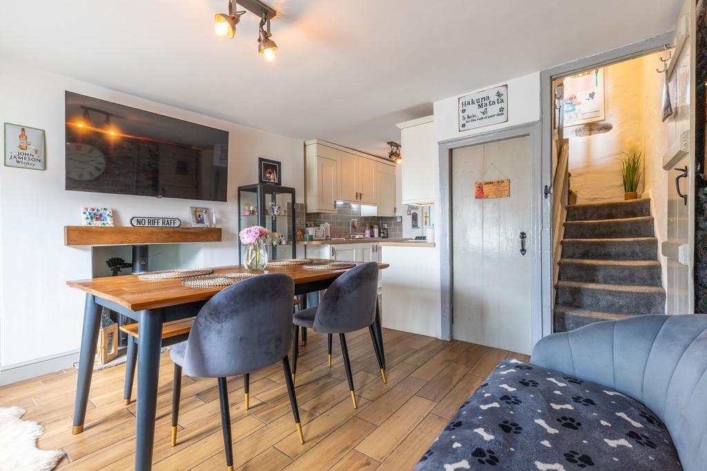 Modern Dining Kitchen