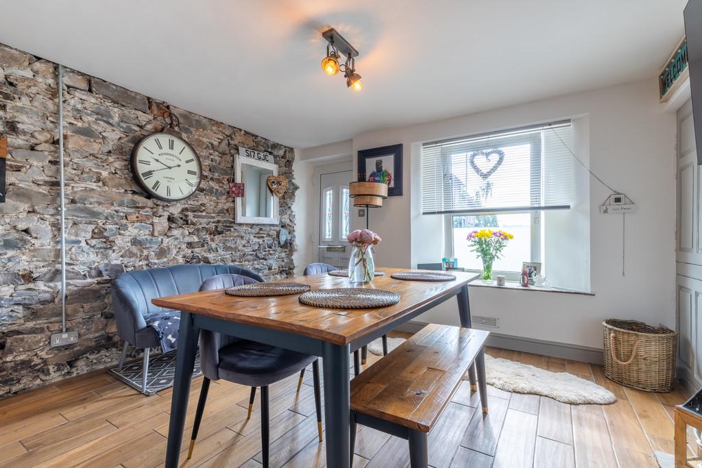 Modern Dining Kitchen