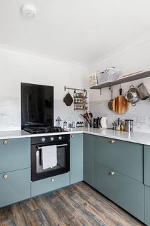 2 bedroom flat for sale, Tregothnan Road, Brixton, SW9