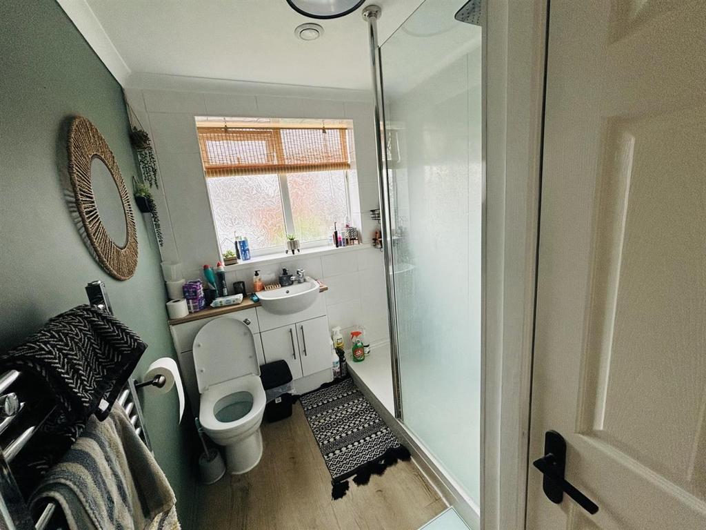 Bathroom...jpg
