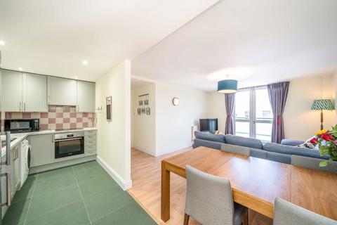 2 bedroom flat for sale, Queenstown Road, London SW8