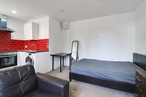 Studio to rent, Gladstone Avenue, Loughborough