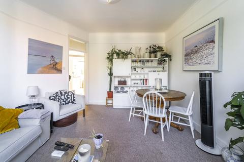 2 bedroom apartment for sale, Davenant Road, Archway N19